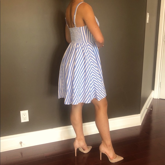 Barely used striped dressed up - Picture 2 of 2